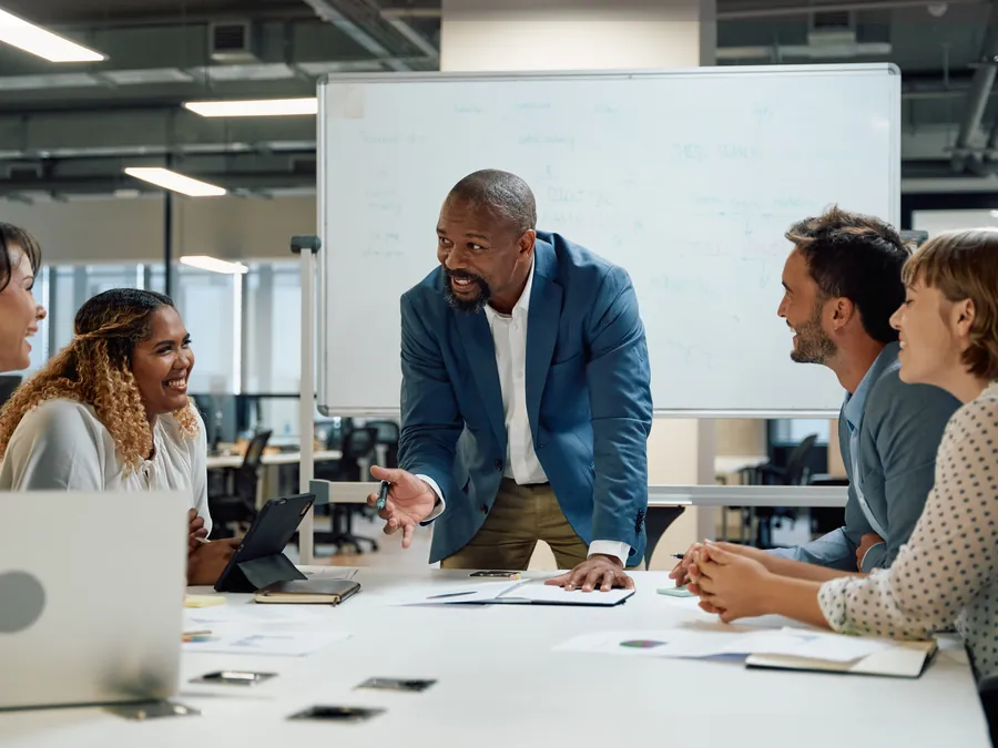 Expert briefing a board around a table